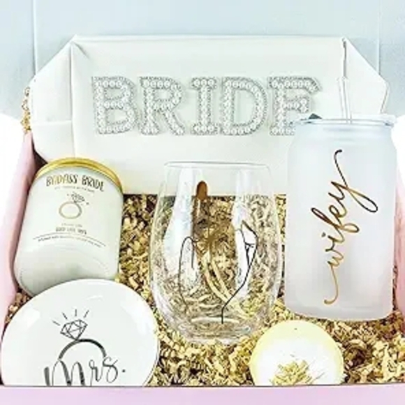 Bride To Be Gift Set - GET HER READY! - Picture 1 of 8